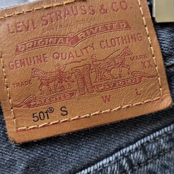 Levis 501 Cut-Off Women’s Denim Shorts Washed Gray Black raw hem Sz 25 - Picture 5 of 7